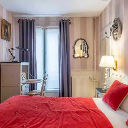 Hotel De L'avre 3*